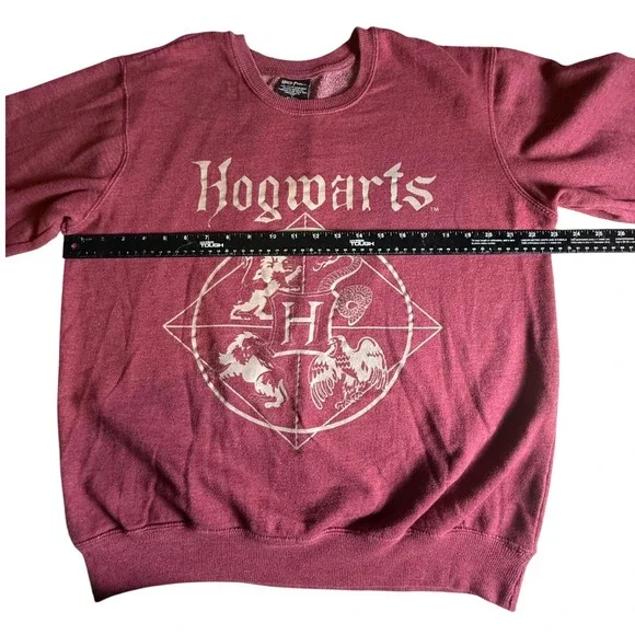 Harry Potter Hogwarts Crest Crewneck Sweatshirt Adult Size L Red Heathered - Picture 4 of 5